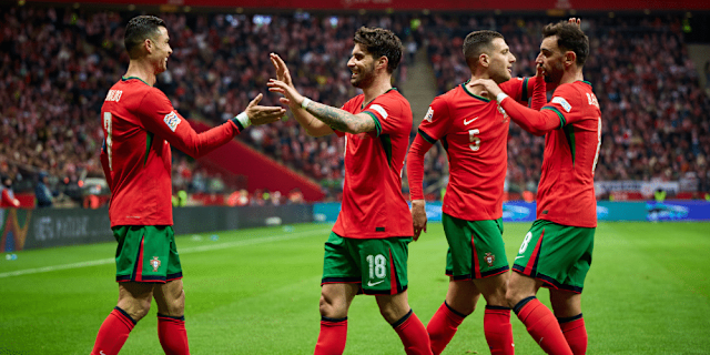 Cristiano Ronaldo celebrate with team mate